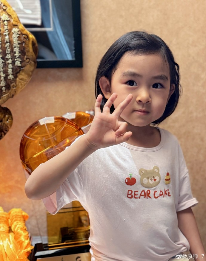 三分大賽三冠王！原帥曬三冠獎(jiǎng)杯：完成了女兒給安排的任務(wù)！