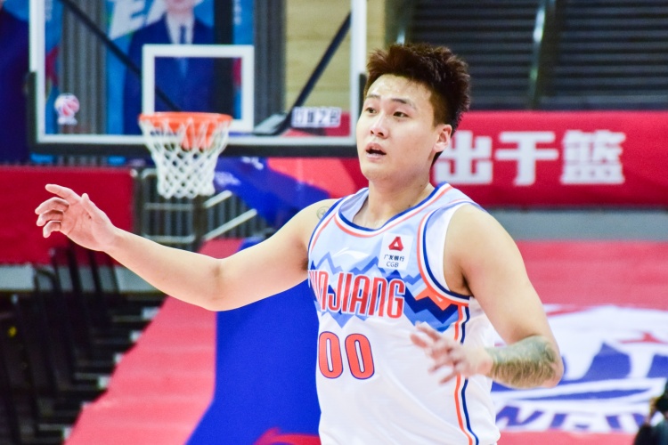 不太準！趙睿18中6拿到20分4板4助也有4失誤 三分13中4