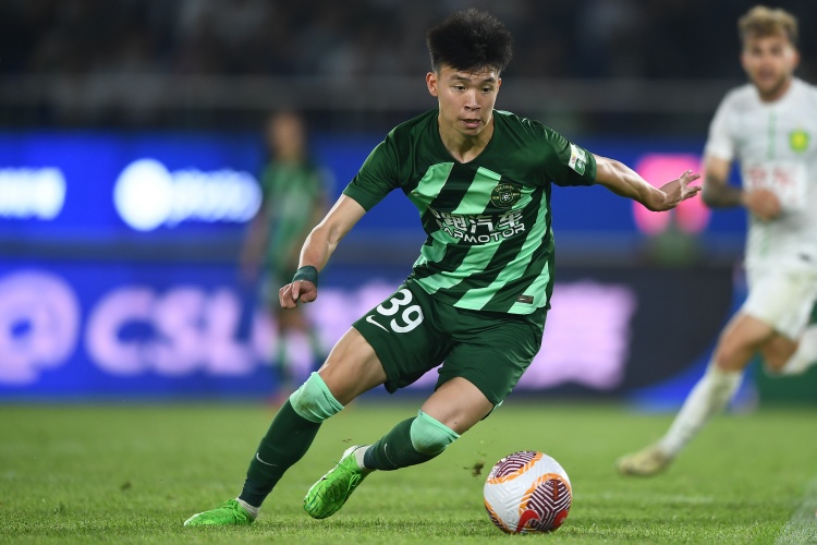打幾分？浙江小將王鈺棟半場(chǎng)數(shù)據(jù)：觸球19次，2次射門0射正